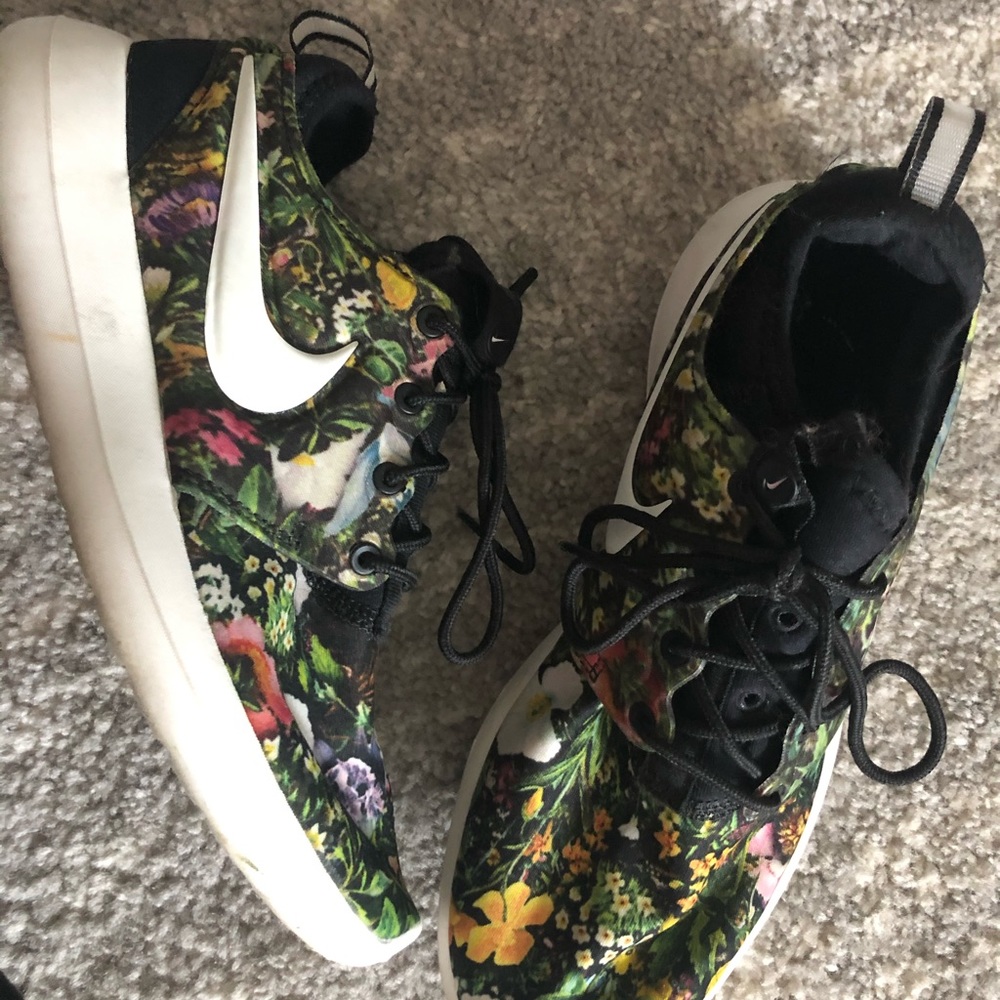 Nike floral print women’s sneakers